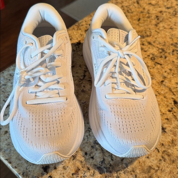Brooks Ghost Max White Sneakers - Picture 2 of 7